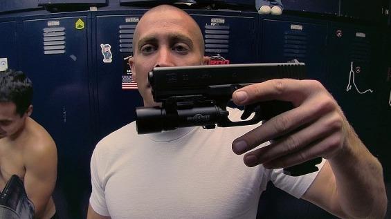 bloke w' a glock 19