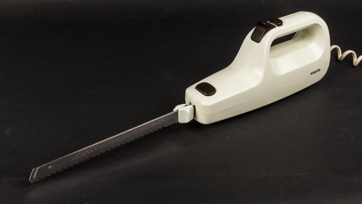 Charged Strike/Enfeeble Combat Blade