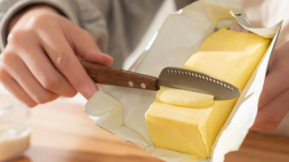 One small butter knife
